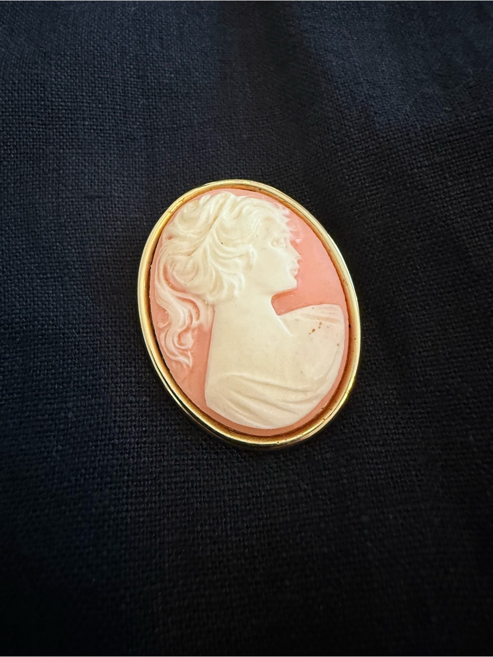 Vintage Gold Tone Pink Ivory CAMEO Brooch Oval Unmarked 60s 70s 1.25” X 1.5”